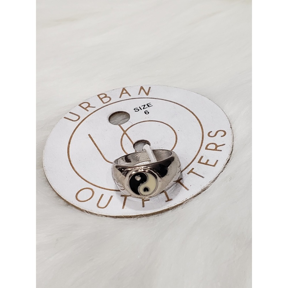 NEW SIZE 6 Urban Outfitters Jewelry Yin & Yang RING retro 90s surfer mod hippie